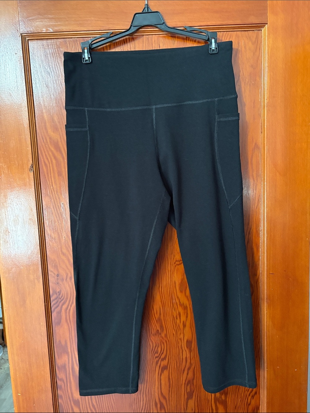 Adrienne Vittadini Black Capri Leggings with Side Pockets